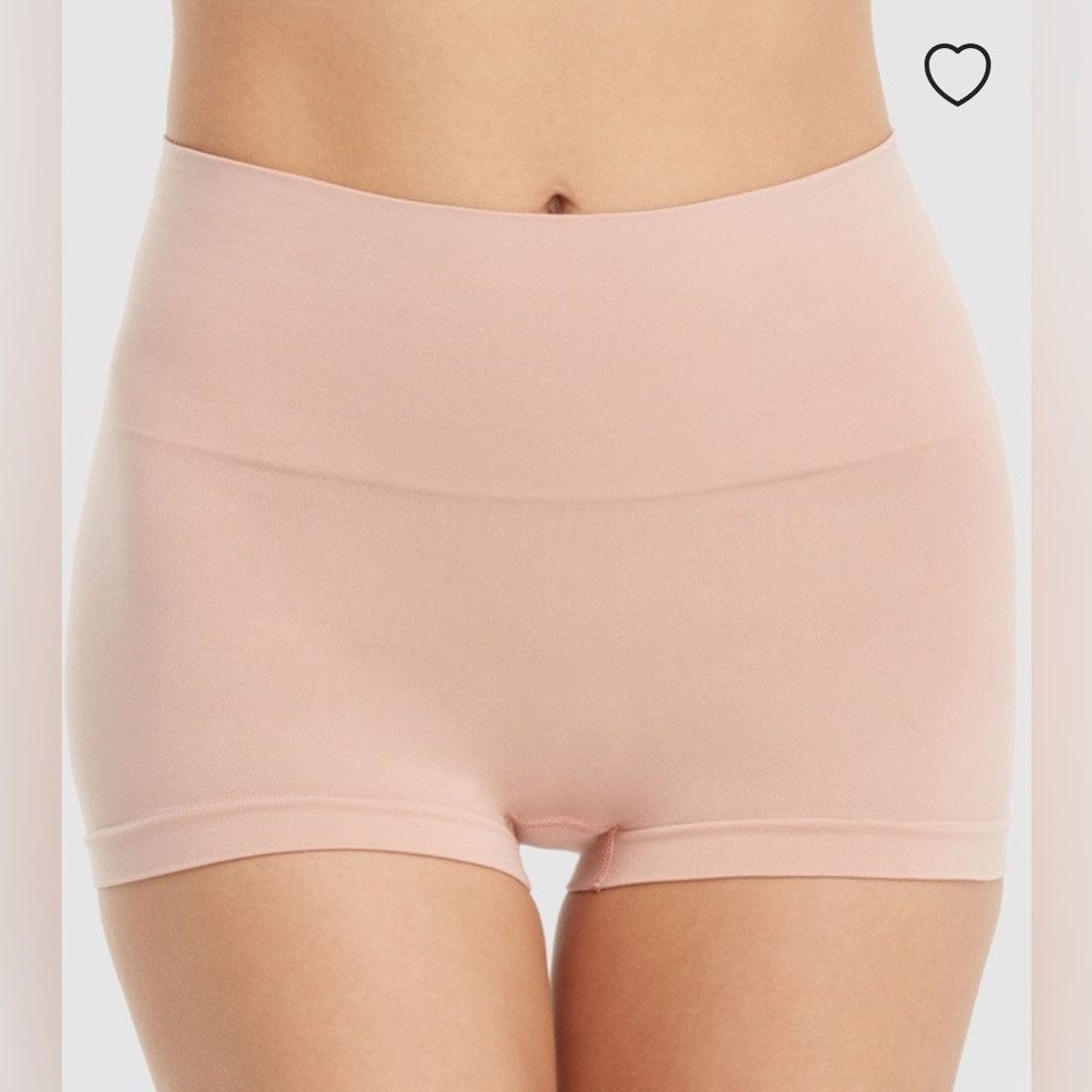 Spanx Everyday Shaping Wedge Free Panties Boyshort   Light Beige.   Small   NWOT